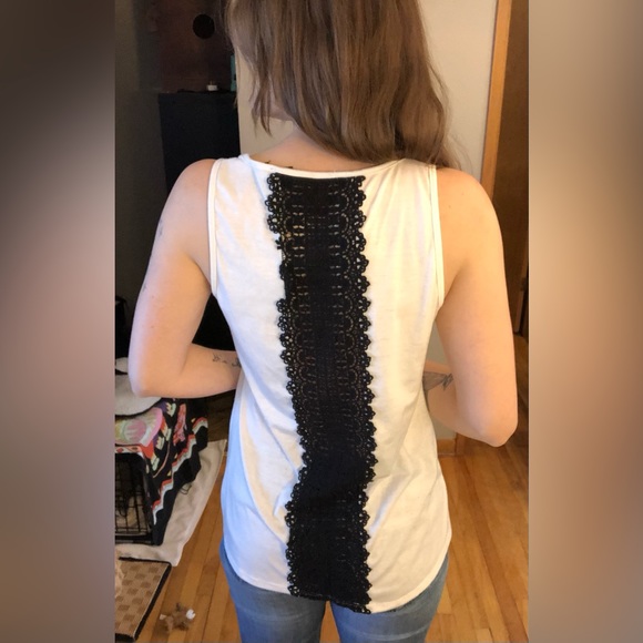 Tank top with a sparkly sugar skull. Size: S. Lovingly worn. - Picture 5 of 8